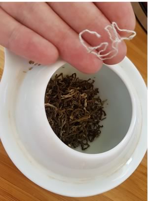 Jasmine green tea and string